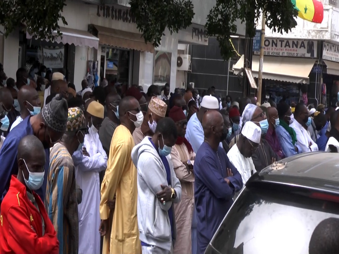 Prière mortuaire: Une foule immense pour accompagner El Hadji Malick Sy Souris à sa dernière demeure (Images)