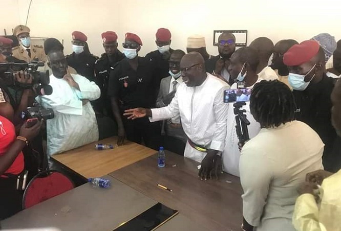 Mairie de Guédiawaye : 6 adjoints pour YAW, 6 pour BBY, c’est la proposition de sortie de crise de Babacar Mbaye Ngaraaf