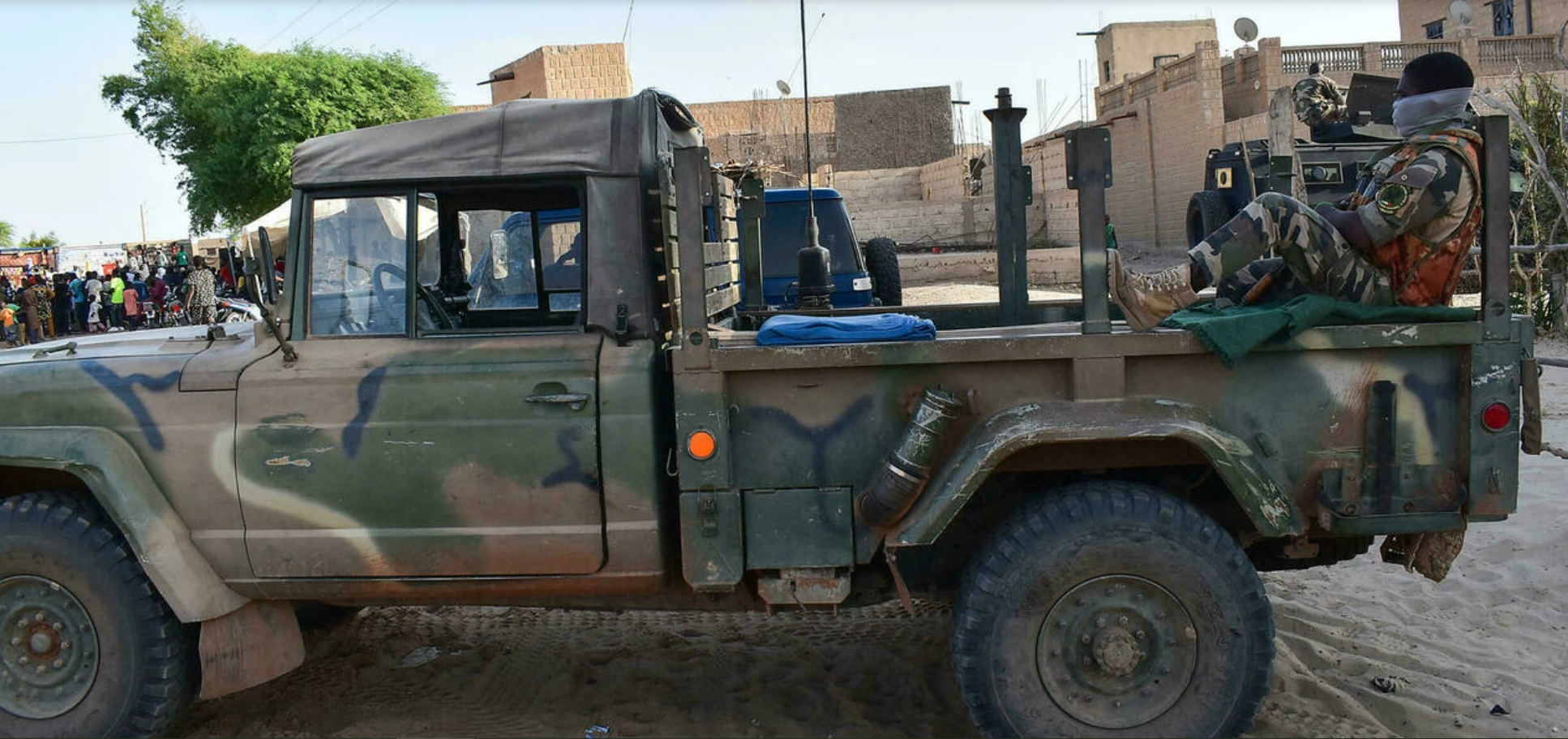 Au Mali, deuxième jour de deuil national après l'attaque d'un camp de l'armée