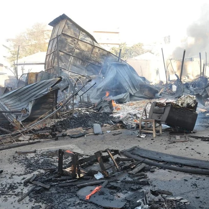« Salle de vente » ravagé par un incendie : Solidaires, Barth Dias et Alioune  Ndoye  apportent leur soutien et promettent des changements