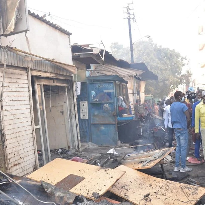 « Salle de vente » ravagé par un incendie : Solidaires, Barth Dias et Alioune  Ndoye  apportent leur soutien et promettent des changements