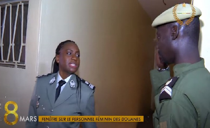 Fenêtre sur le personnel féminin de la Douane : Qui est le Commandant ...
