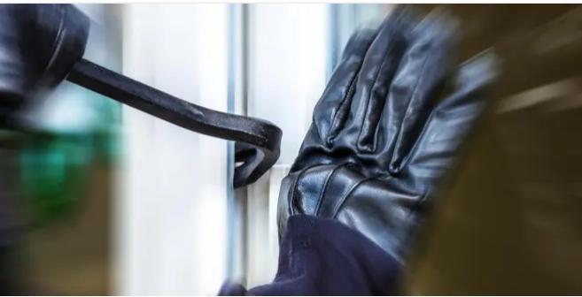 Pour baptiser son fils, le militaire braque une banque