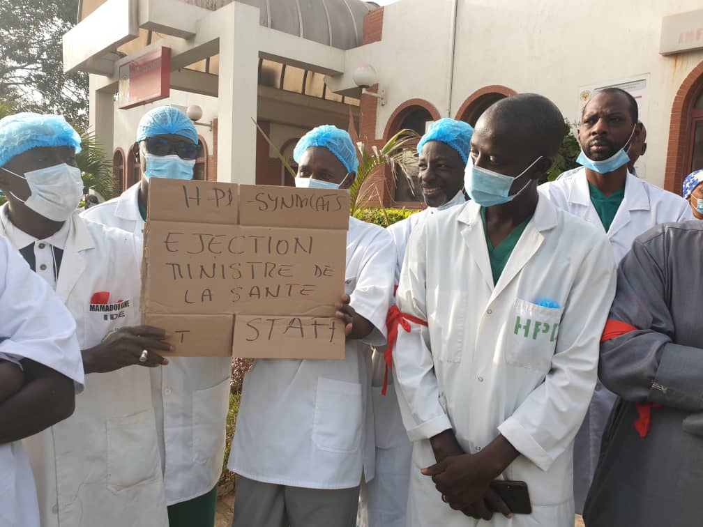 Sit-in de 2h à l'Hôpital Principal : Les agents soutiennent leurs collègues de Louga et demandent la tête de Diouf Sarr