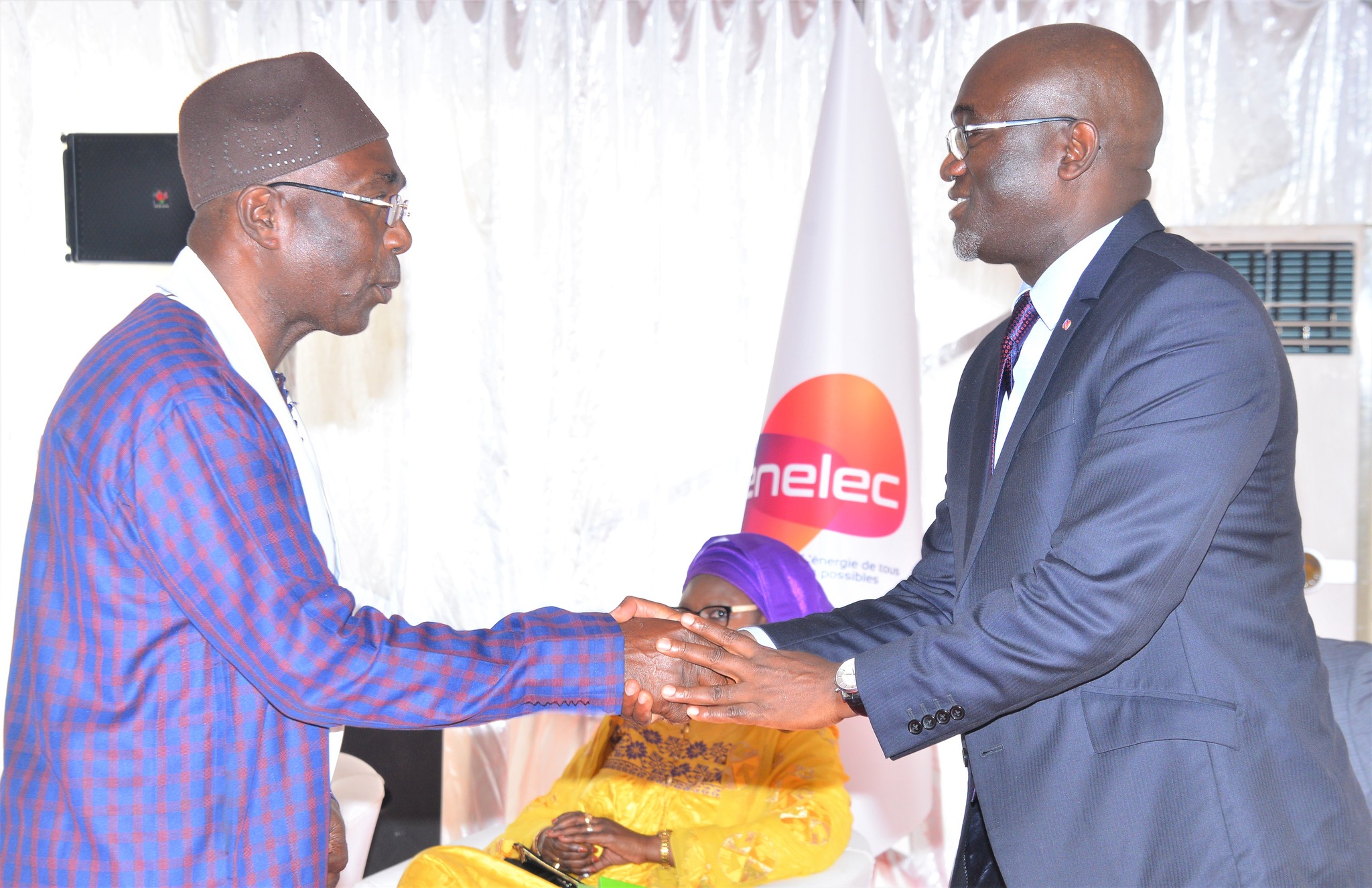 Photos / RSE : Papa Mademba Bitèye, DG de la Sénélec, offre des subventions aux enfants des collègues disparus et des cartes d'assurance aux retraités