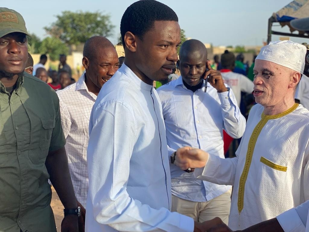 Thiadiaye : Pape Djibril Fall et Cie "très honorés" par l'accueil chaleureux de la population de Dieguem (Photos) Thiadiaye : Pape Djibril Fall et Cie "très honorés" par l'accueil chaleureux de la population de Dieguem (Photos)