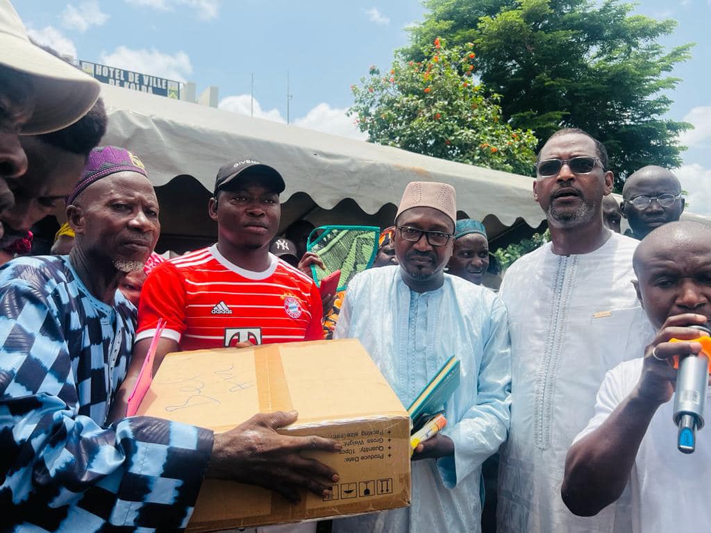 Télécommunication : Amadou Manel Fall du FDSUT en collaboration avec la commune de Kolda a remis 1500 décodeurs numériques aux populations Télécommunication : Amadou Manel Fall du FDSUT en collaboration avec la commune de Kolda a remis 1500 décodeurs numériques aux populations