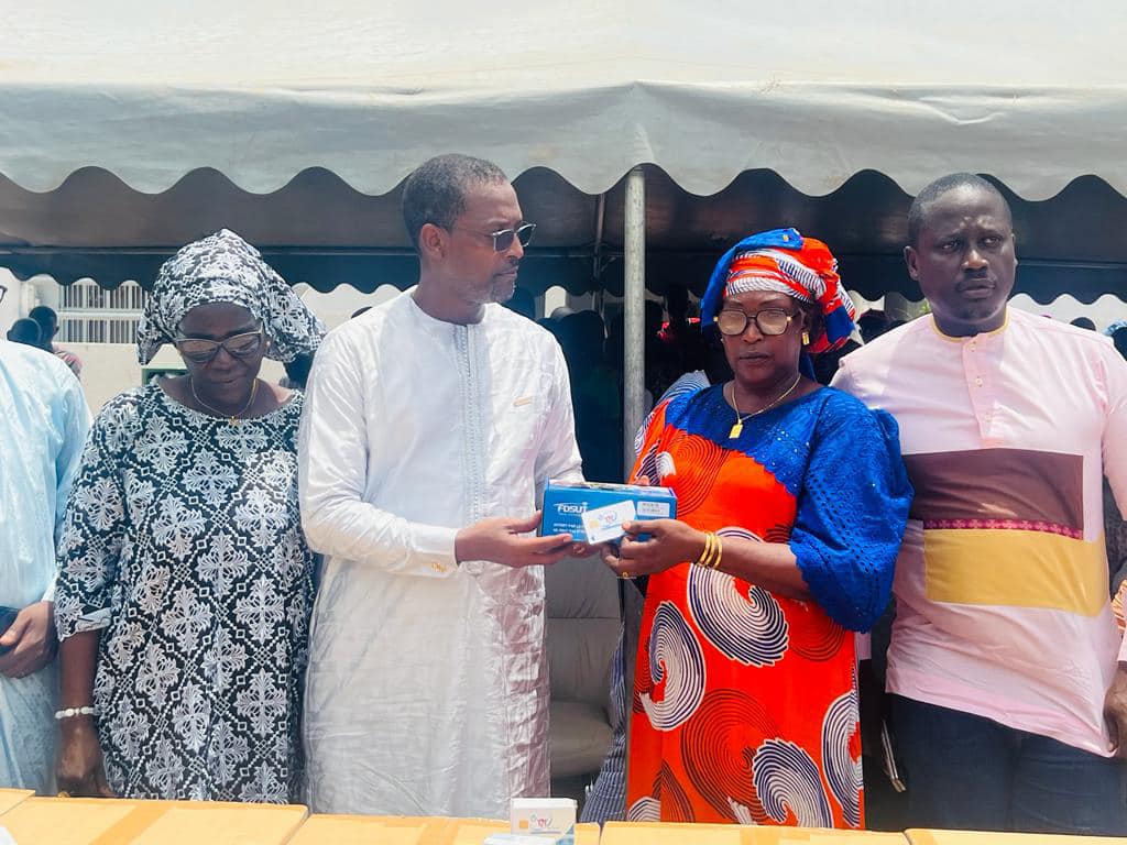 Télécommunication : Amadou Manel Fall du FDSUT en collaboration avec la commune de Kolda a remis 1500 décodeurs numériques aux populations Télécommunication : Amadou Manel Fall du FDSUT en collaboration avec la commune de Kolda a remis 1500 décodeurs numériques aux populations