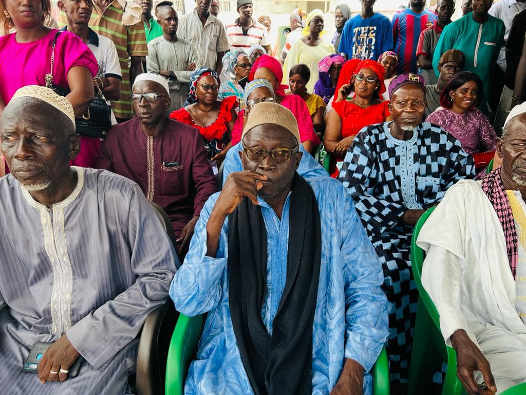 Télécommunication : Amadou Manel Fall du FDSUT en collaboration avec la commune de Kolda a remis 1500 décodeurs numériques aux populations Télécommunication : Amadou Manel Fall du FDSUT en collaboration avec la commune de Kolda a remis 1500 décodeurs numériques aux populations