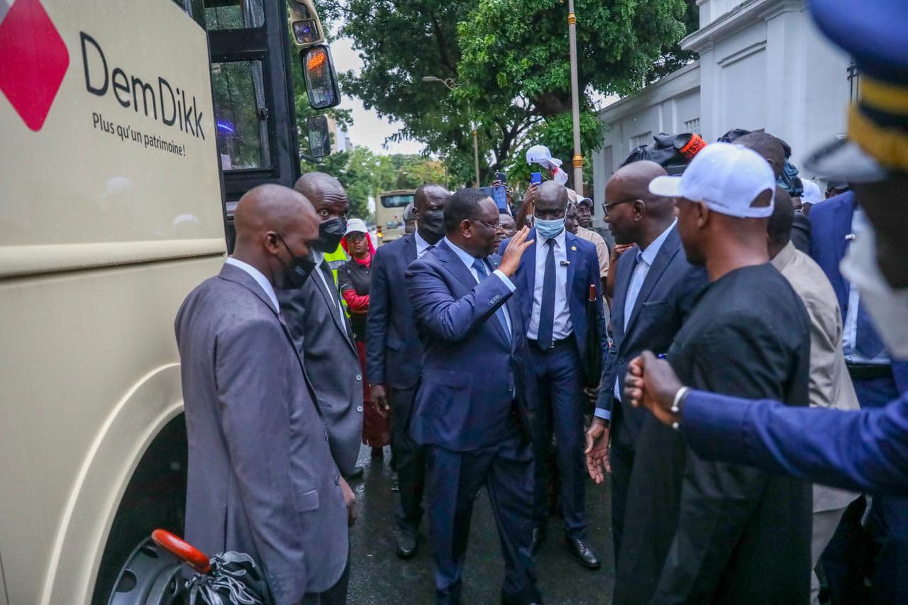 Dakar Dem Dikk : Macky Sall réceptionne un lot de 33 bus Dakar Dem Dikk : Macky Sall réceptionne un lot de 33 bus