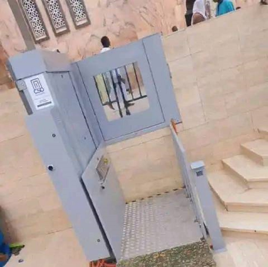 Image du Jour : Un ascenseur installé à la Grande Mosquée de Touba pour le Khalife