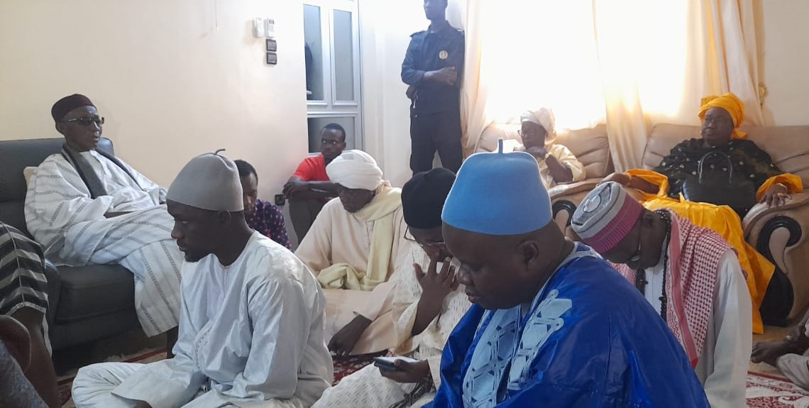 Remerciements et prières Wallu Sénégal à Thiès : la délégation chaleureusement reçue par le Khalife El Hadji Mounirou Ndieguene.
