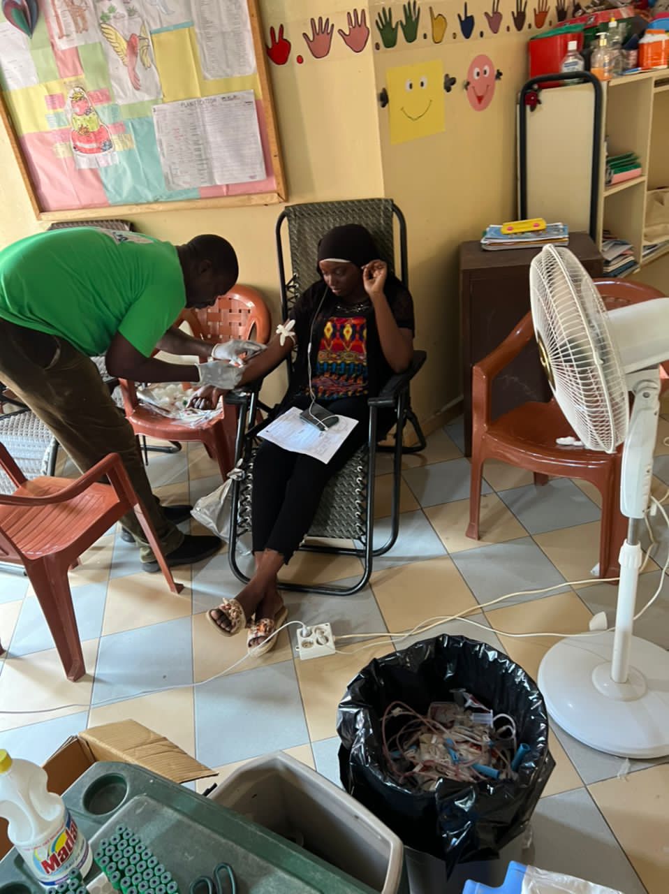 Photos/ Don de sang à Ouest-Foire: Des Humanitaires sanitaires offrent avec générosité des poches de sang au Cnts