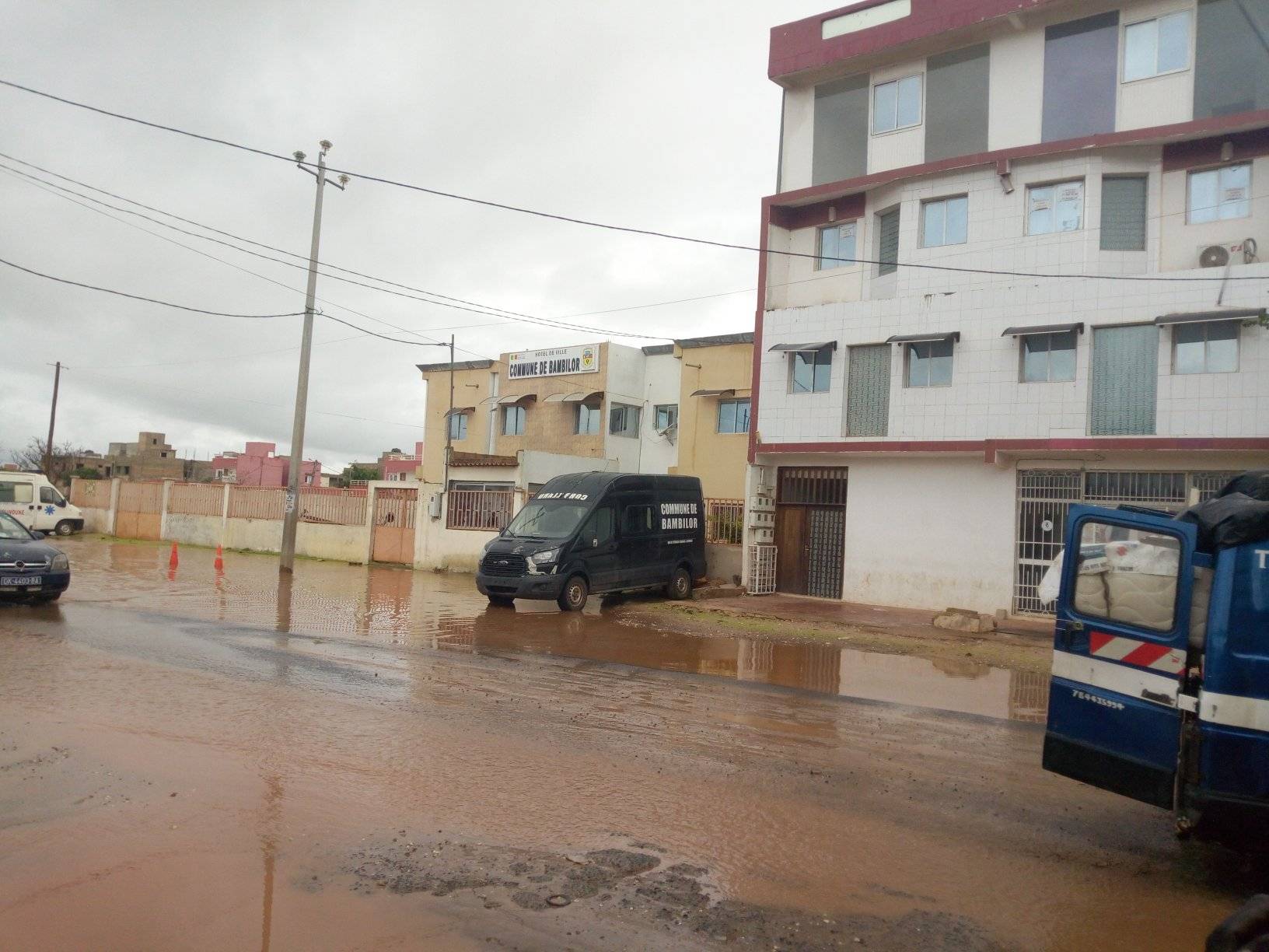 Inondations à Bambilor : L'hôtel de ville de la commune sous les eaux