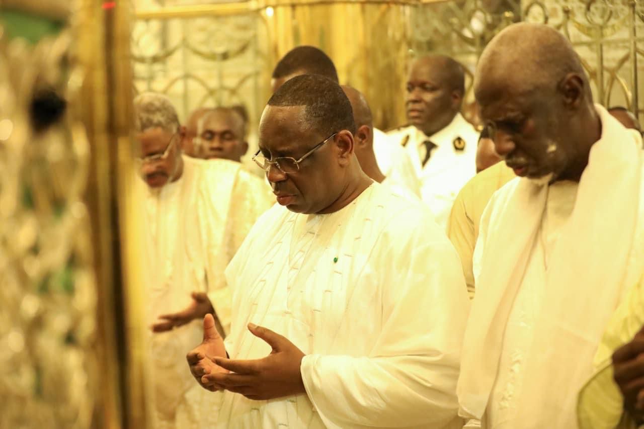Touba: Après sa visite chez le khalife, Macky Sall s'est recueilli au mausolée de Cheikh Ahmadou Bamba
