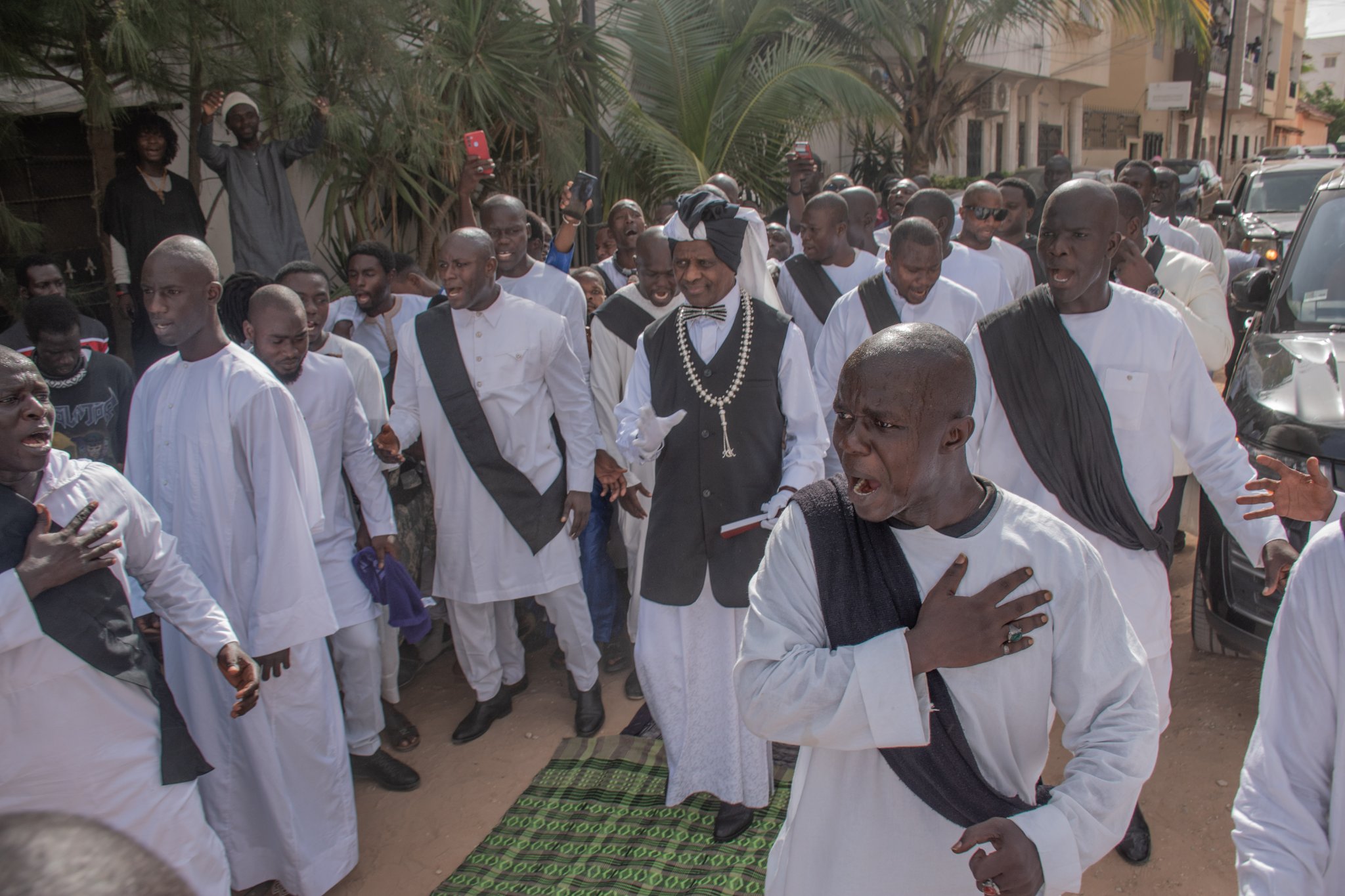 Cheikh Ahmadou Kara Mbacké en visite chez Cheikh Macoumba Fall Misbakh : Les images d’une rencontre Cheikh Ahmadou Kara Mbacké en visite chez Cheikh Macoumba Fall Misbakh : Les images d’une rencontre