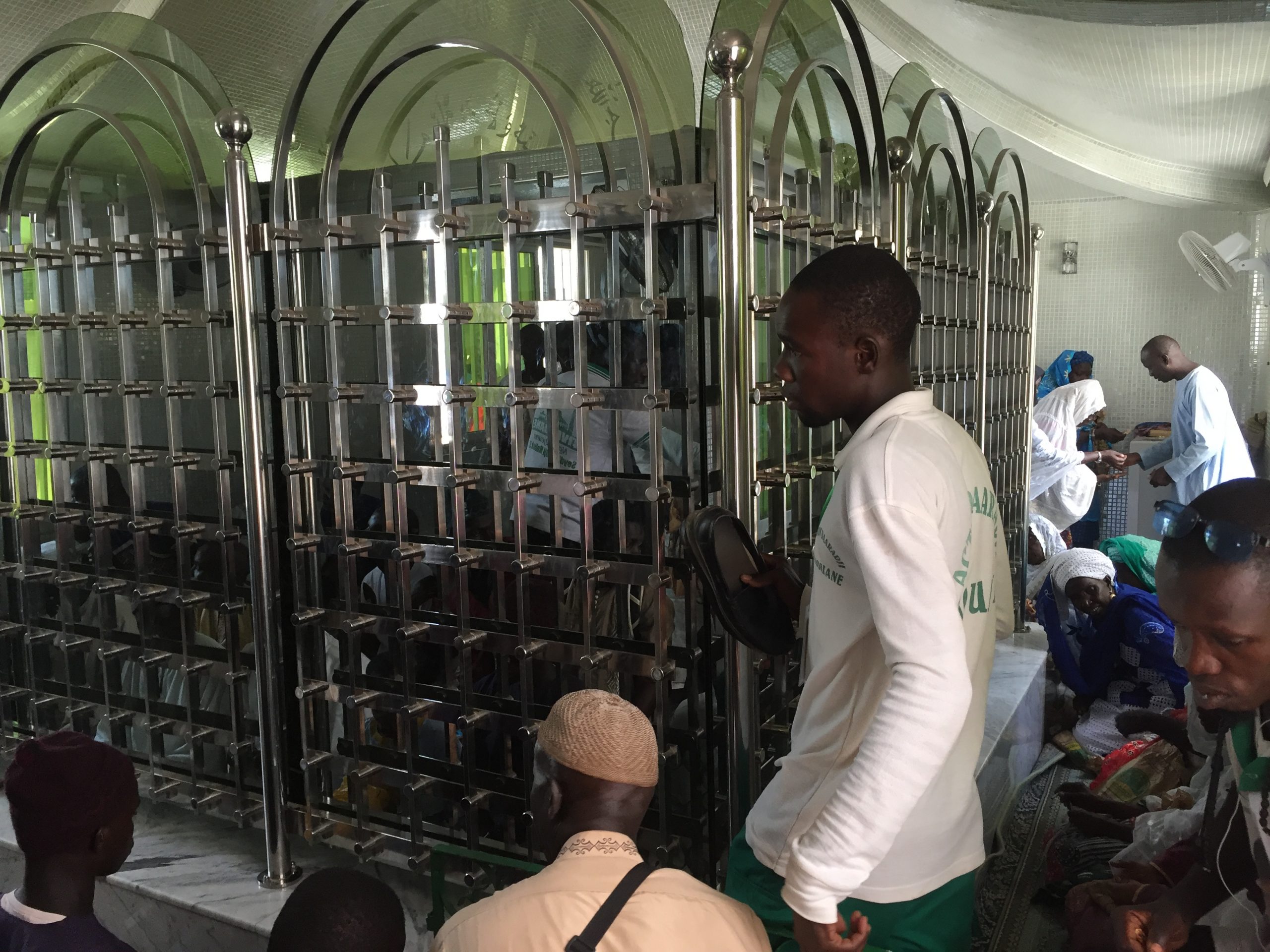 20 ans après le décès du 3e Khalife de Maodo : Les talibés pleurent Borom Daradji, son mausolée toujours pris d’assaut