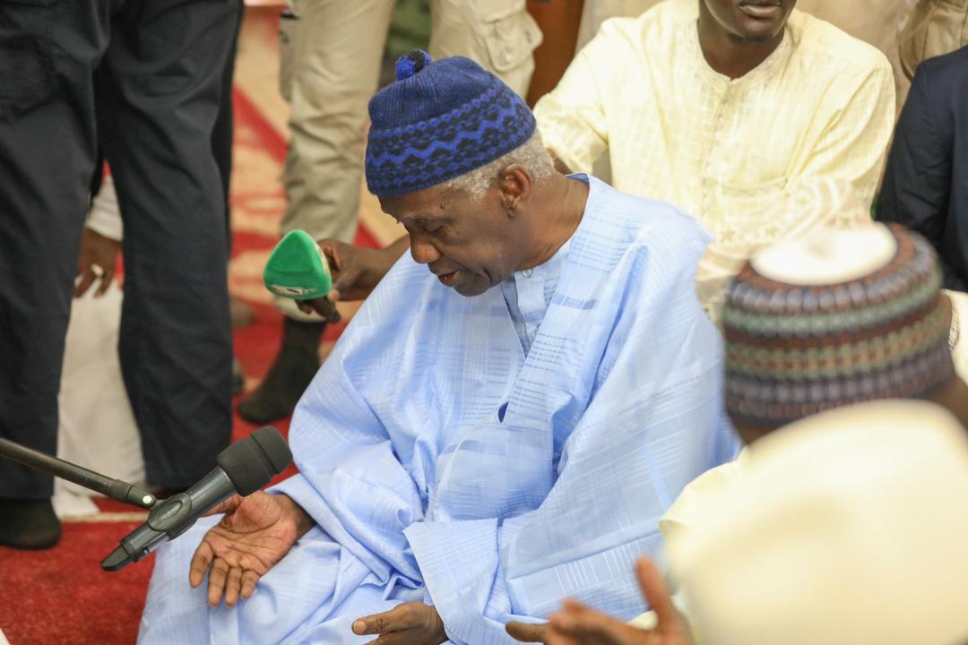 Tivaouane: Le Président Macky Sall au mausolée de Cheikh Seydi El hadji Malick Sy (Photos) Tivaouane: Le Président Macky Sall au mausolée de Cheikh Seydi El hadji Malick Sy (Photos)