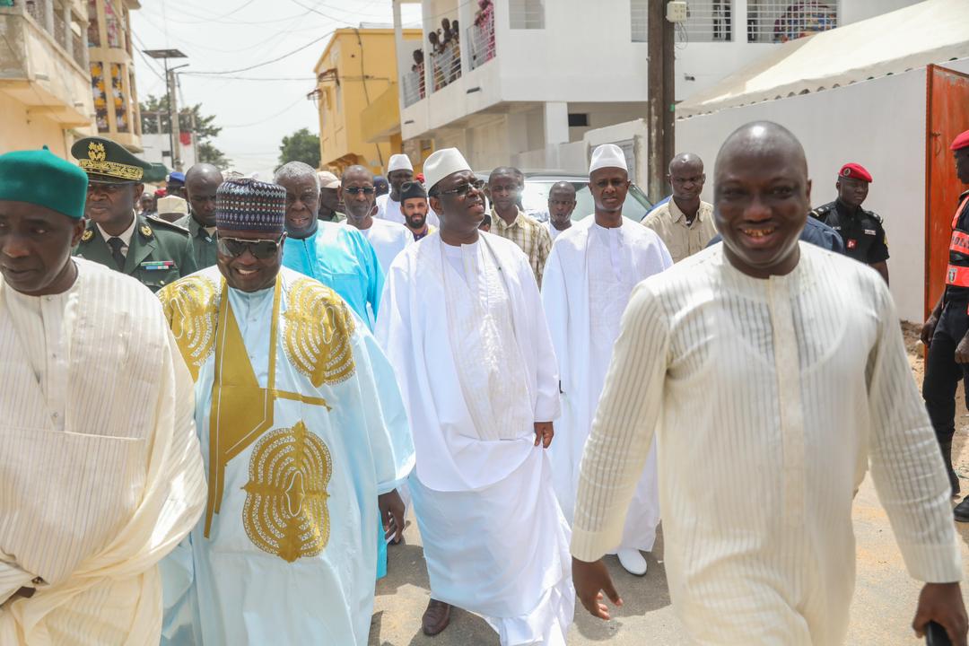 Tivaouane: Le Président Macky Sall au mausolée de Cheikh Seydi El hadji Malick Sy (Photos) Tivaouane: Le Président Macky Sall au mausolée de Cheikh Seydi El hadji Malick Sy (Photos)