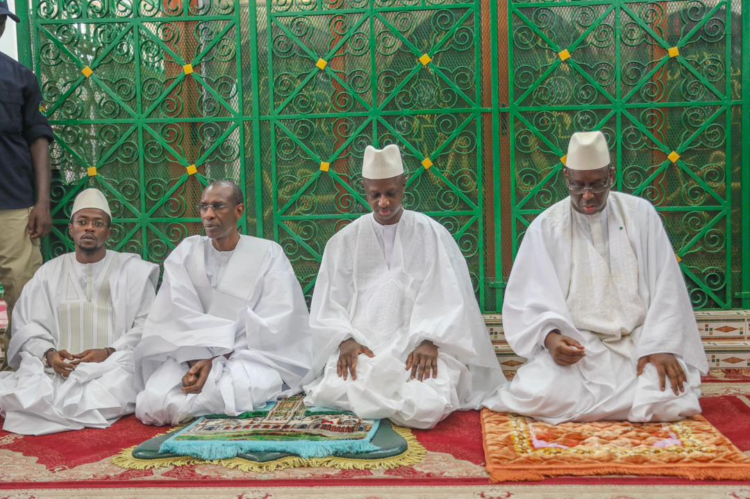 Tivaouane: Le Président Macky Sall au mausolée de Cheikh Seydi El hadji Malick Sy (Photos) Tivaouane: Le Président Macky Sall au mausolée de Cheikh Seydi El hadji Malick Sy (Photos)