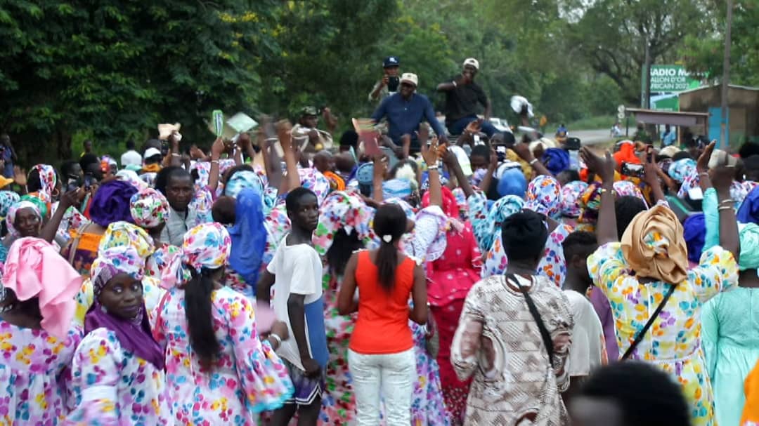 Sédhiou : Le maire Abdoulaye Diop a remis une 4x4 double cabine neuve à l’Imam Ratib