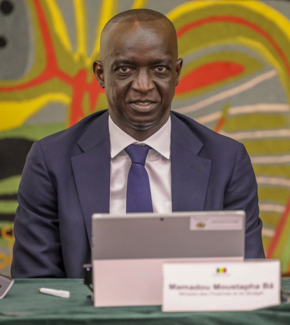 Photos / Vote du projet de Loi de finances 2023 : Amadou Moustapha Bâ, Ministre des Finances et du Budget à l’Assemblée nationale