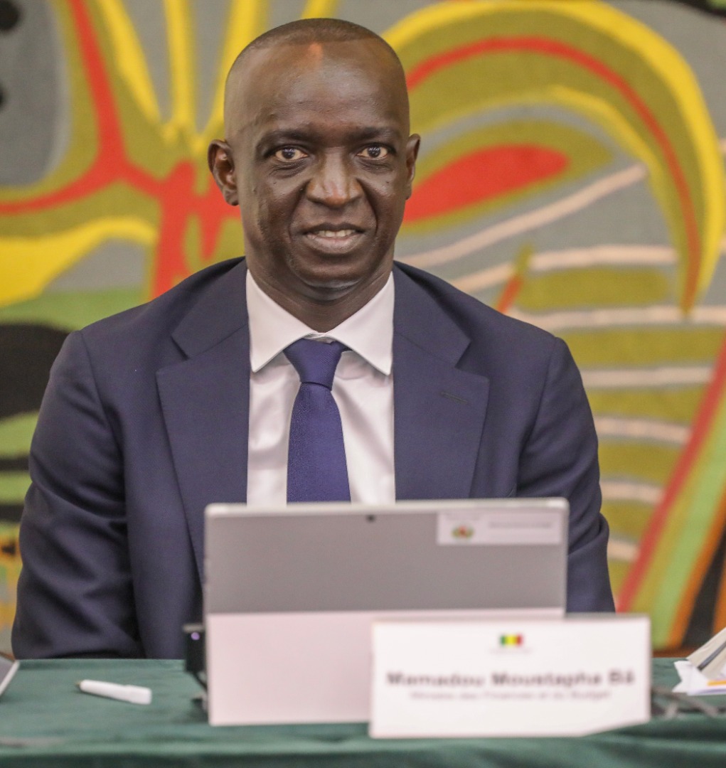 Photos / Vote du projet de Loi de finances 2023 : Amadou Moustapha Bâ, Ministre des Finances et du Budget à l’Assemblée nationale