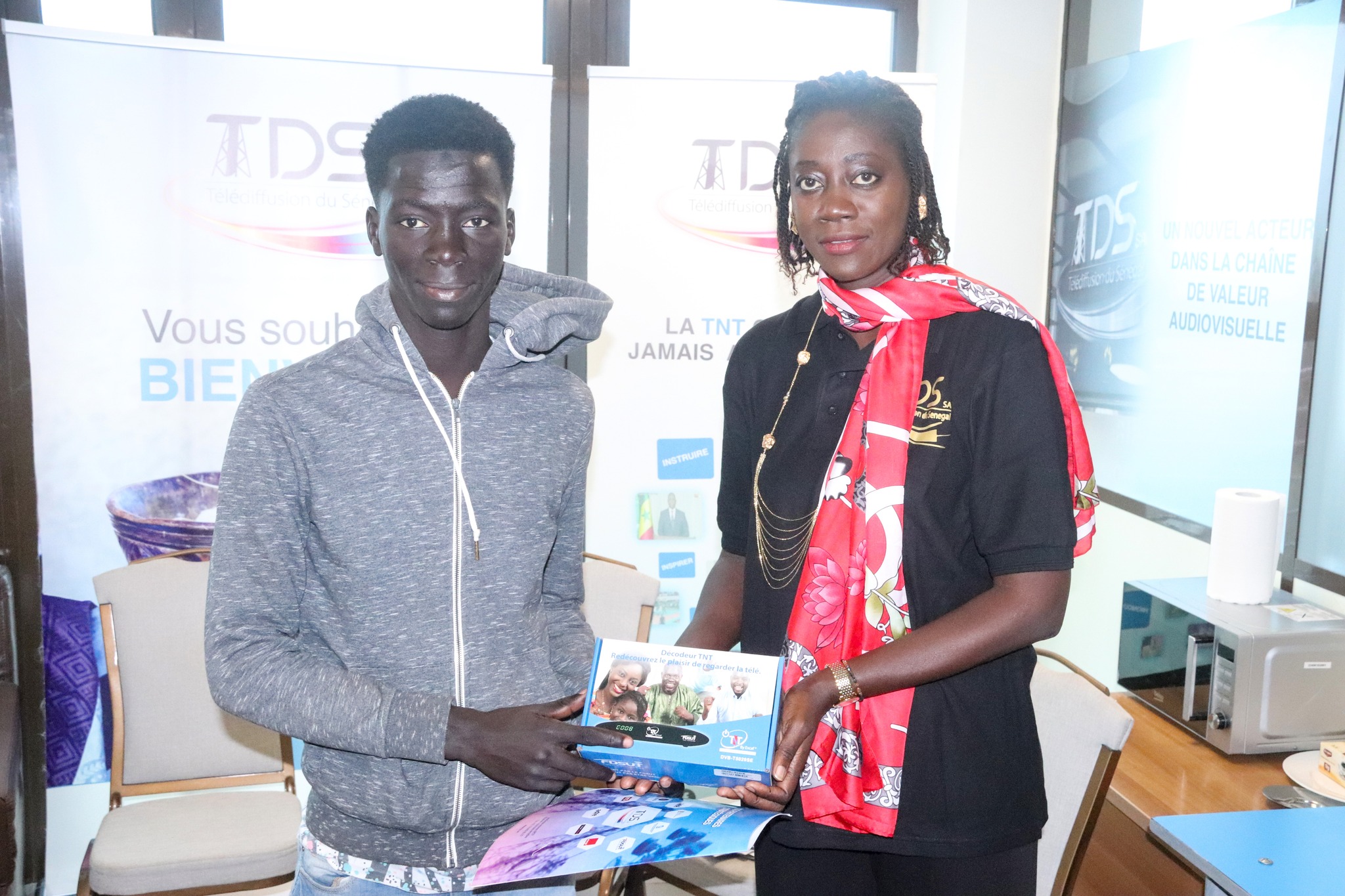 Télédiffusion du Sénégal – TDS : Remise des décodeurs TNT à nos heureux gagnants Télédiffusion du Sénégal – TDS : Remise des décodeurs TNT à nos heureux gagnants
