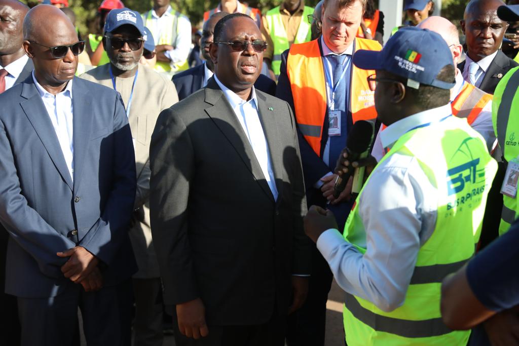 Descente surprise : Le Président Macky Sall en visite sur le chantier du BRT à l'instant