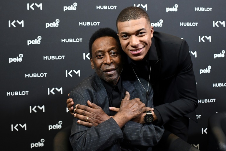 Brésil: Les proches de Pelé à son chevet à l'hôpital