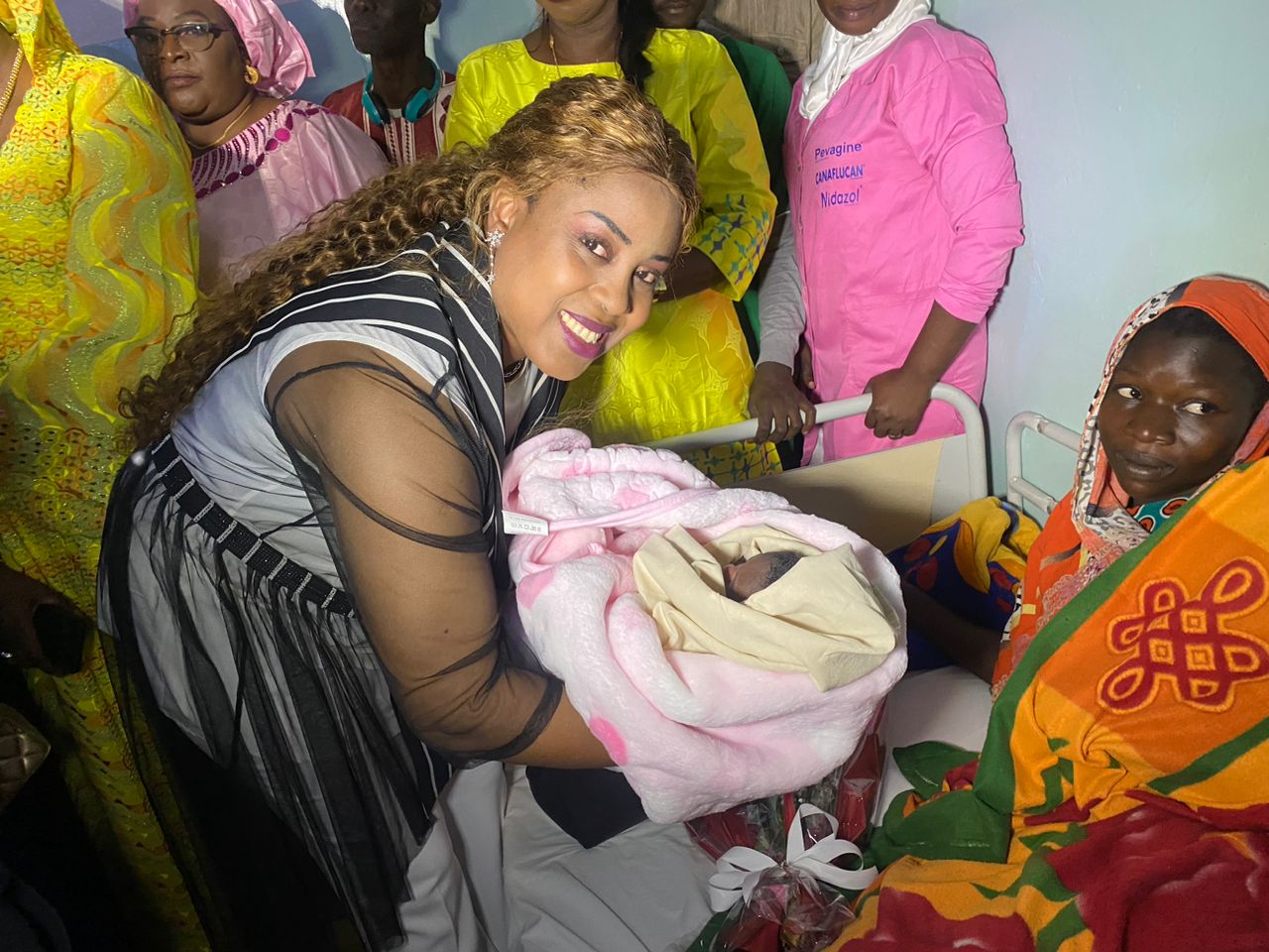 Bébé de l'année: La marraine Fatou Diané Guèye au chevet du nouveau-né et de sa famille