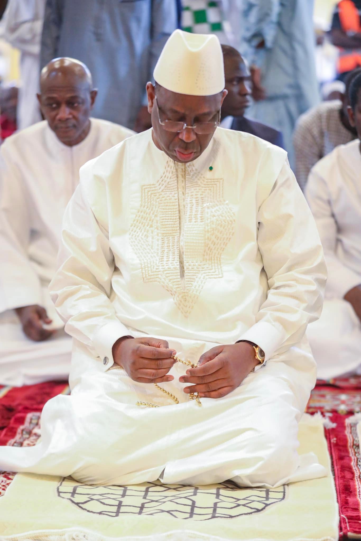 En visite au Sénégal : Azali Assoumani, le président comorien et le Chef de l’Etat Macky Sall, ont prié à la Grande mosquée Massalikoul Djinane