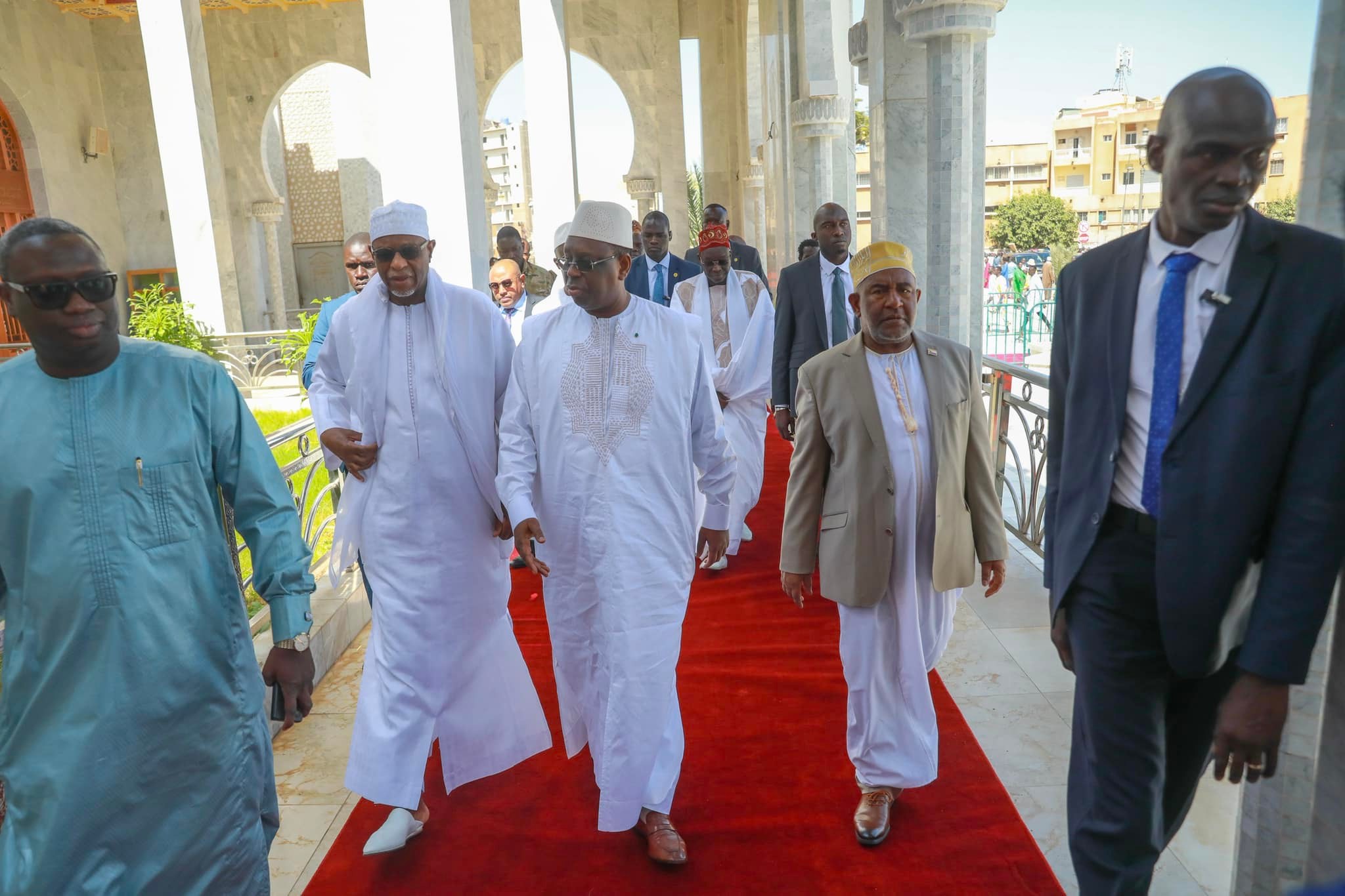 En visite au Sénégal : Azali Assoumani, le président comorien et le Chef de l’Etat Macky Sall, ont prié à la Grande mosquée Massalikoul Djinane