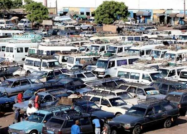 Mbour / Cars immobilisés à la gare routière : Les «taxis-clandos» haussent les prix