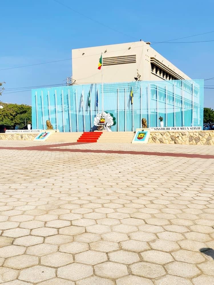 Cérémonie de sortie de la 46e promotion de la Police, présidée par le ministre de l'Intérieur, Antoine Félix Diome (Photos) Cérémonie de sortie de la 46e promotion de la Police, présidée par le ministre de l'Intérieur, Antoine Félix Diome (Photos)