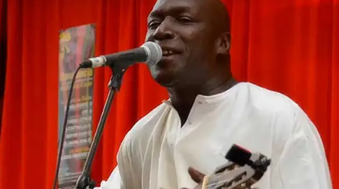 Le chanteur El Hadji Ndiaye traîne en justice le ministère de la Santé