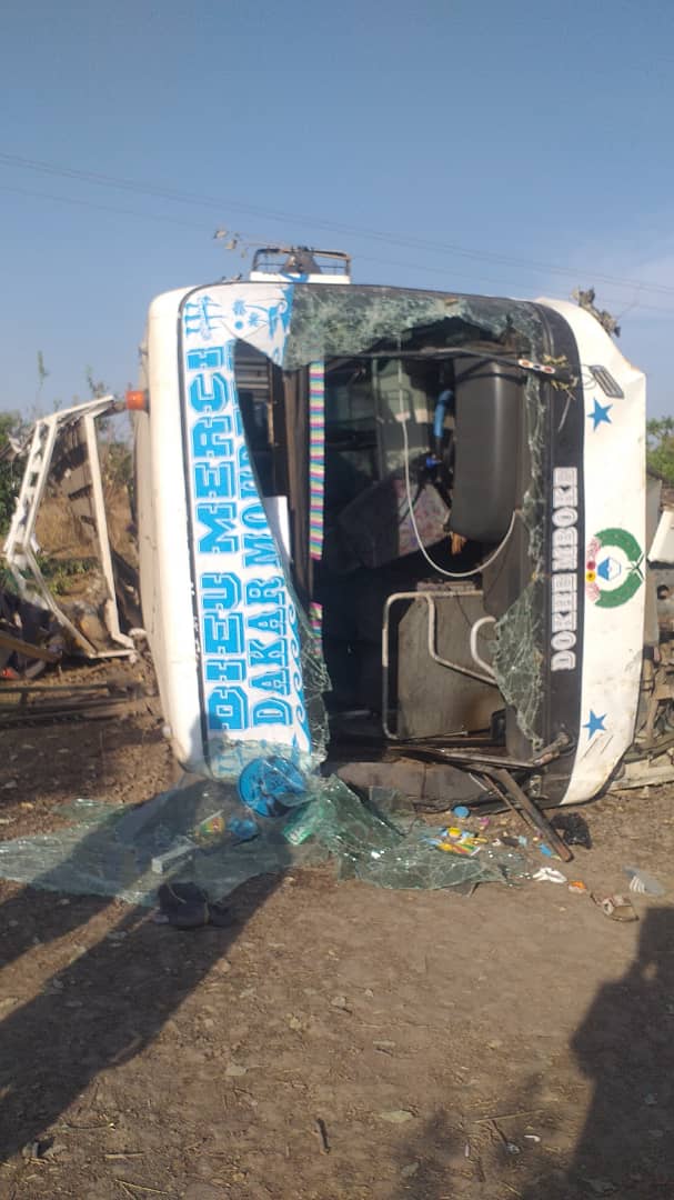 Photos / Tambacounda: Un bus de transport s'est renversé sur la route nationale, 27 blessés enregistrés, dont 9 graves