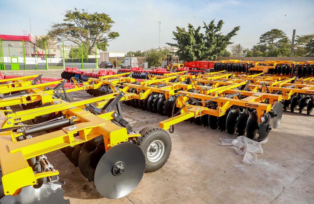 Grand Théâtre Doudou Ndiaye Rose de Dakar, le Président Macky Sall a présidé la cérémonie de remise de matériels agricoles Grand Théâtre Doudou Ndiaye Rose de Dakar, le Président Macky Sall a présidé la cérémonie de remise de matériels agricoles