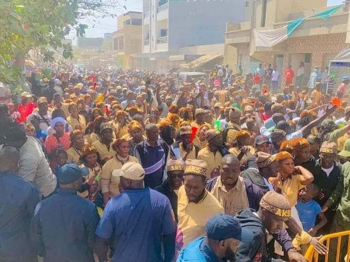 Photos/ Meeting de Pikine Guinaw Rail de l’Apr:  La foule domine tout et impose son rythme à cette organisation débordante d’énergie