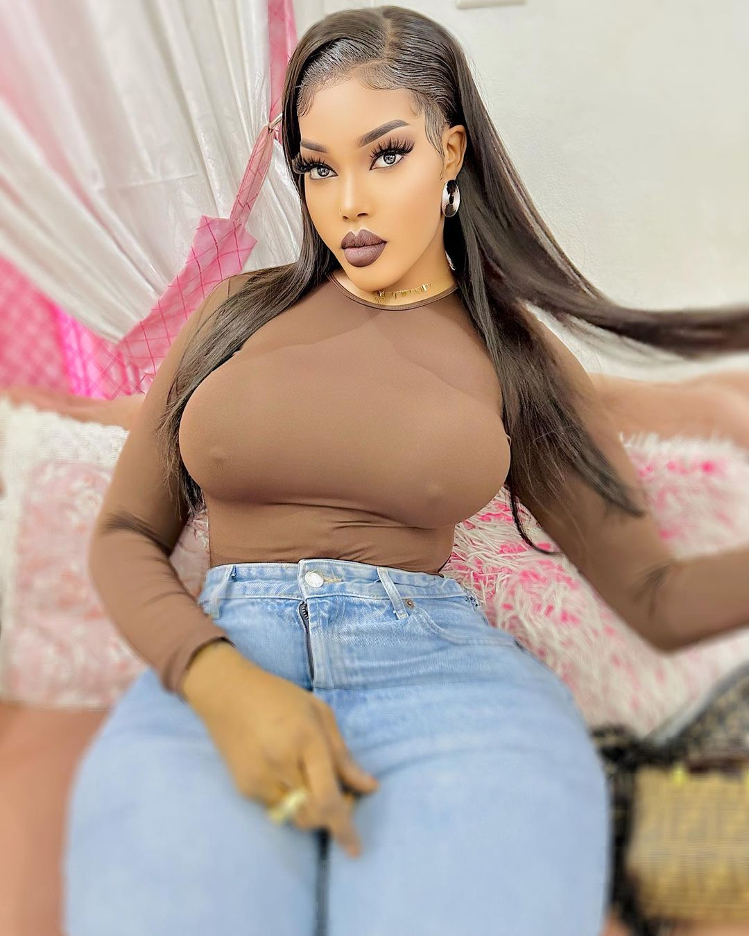 Photos - Les nouveaux clichés de Ya Awa Rassoul, belle, sexy, les rondeurs de la fierté Photos - Les nouveaux clichés de Ya Awa Rassoul, belle, sexy, les rondeurs de la fierté