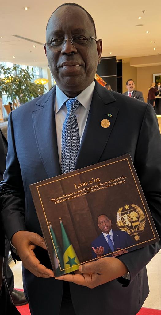 Photos / Macky Sall, tenant le livre d’or de sa présidence de l’UA : Une présidence d’ouverture et de synthèse