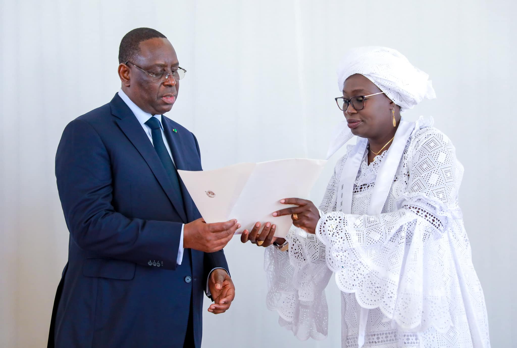 La journée internationale du 8 Mai: Les images de l’Amicale des femmes de la Présidence de la République reçue par le Chef de l'état La journée internationale du 8 Mai: Les images de l’Amicale des femmes de la Présidence de la République reçue par le Chef de l'état