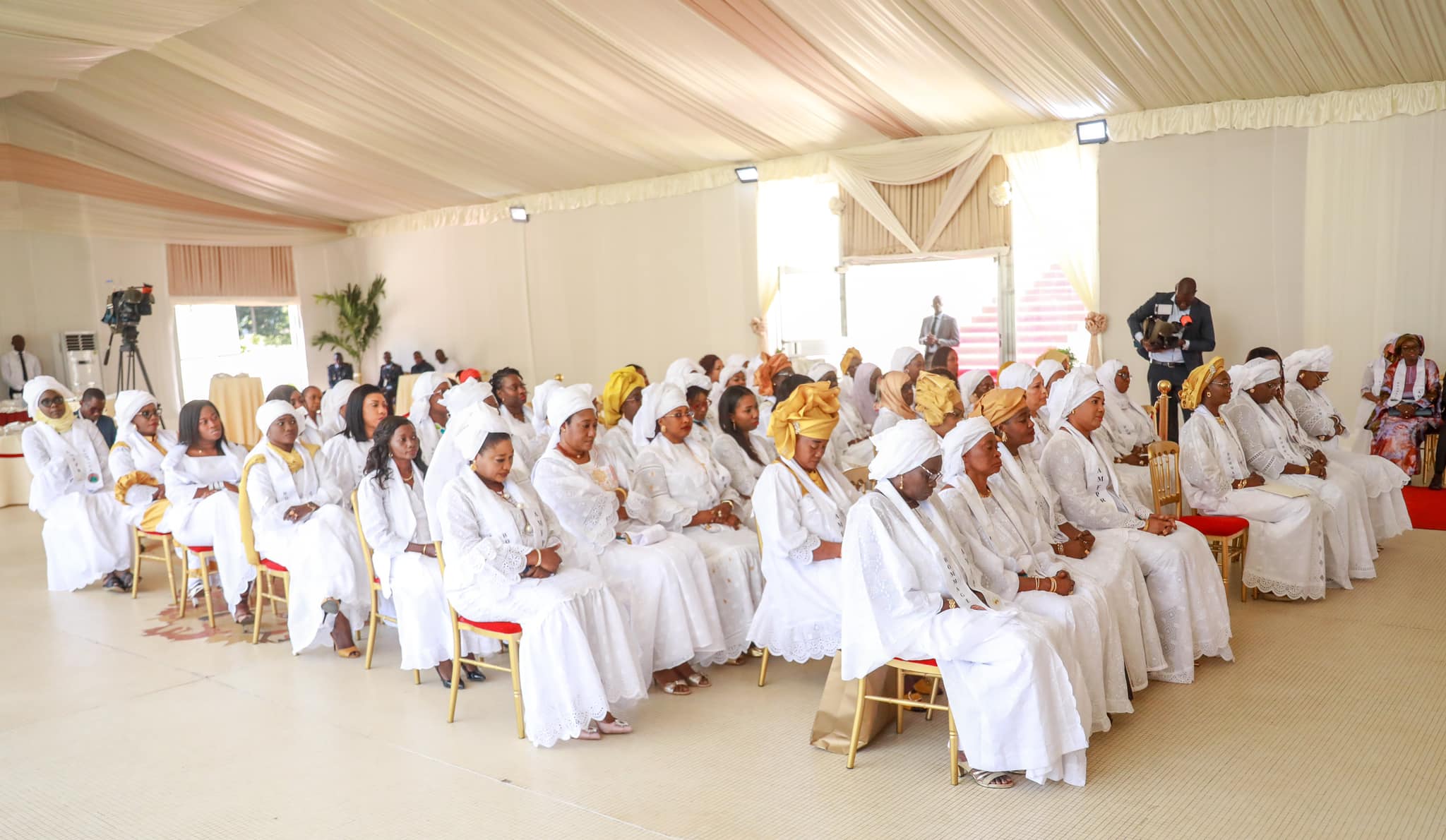 La journée internationale du 8 Mai, c’est demain : Le Président Macky Sall a reçu l’Amicale des femmes de la Présidence de la République La journée internationale du 8 Mai, c’est demain : Le Président Macky Sall a reçu l’Amicale des femmes de la Présidence de la République