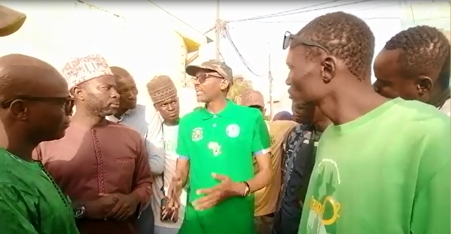 Photos / Avec des remises de carnets sanitaires à des chauffeurs: Habib Niang répond à Yewwi par des actes concrets