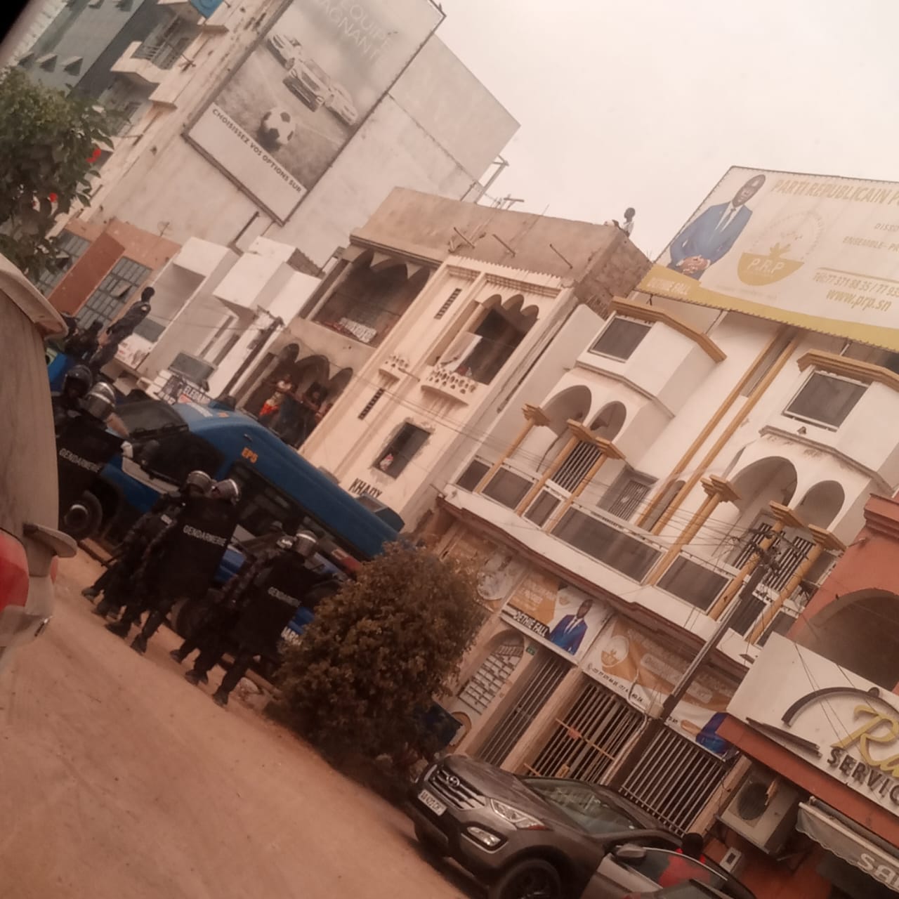 Photos / Blocus du siège du PRP: Les leaders de Yewwi Askan Wi interdits d’accès