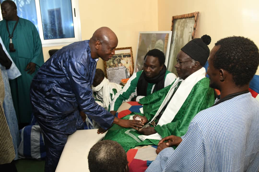 Photos / Au rythme des « zikr » et chants religieux : Le Ministre Aly Ngouille Ndiaye reçu par le Khalife général des Baay Fall