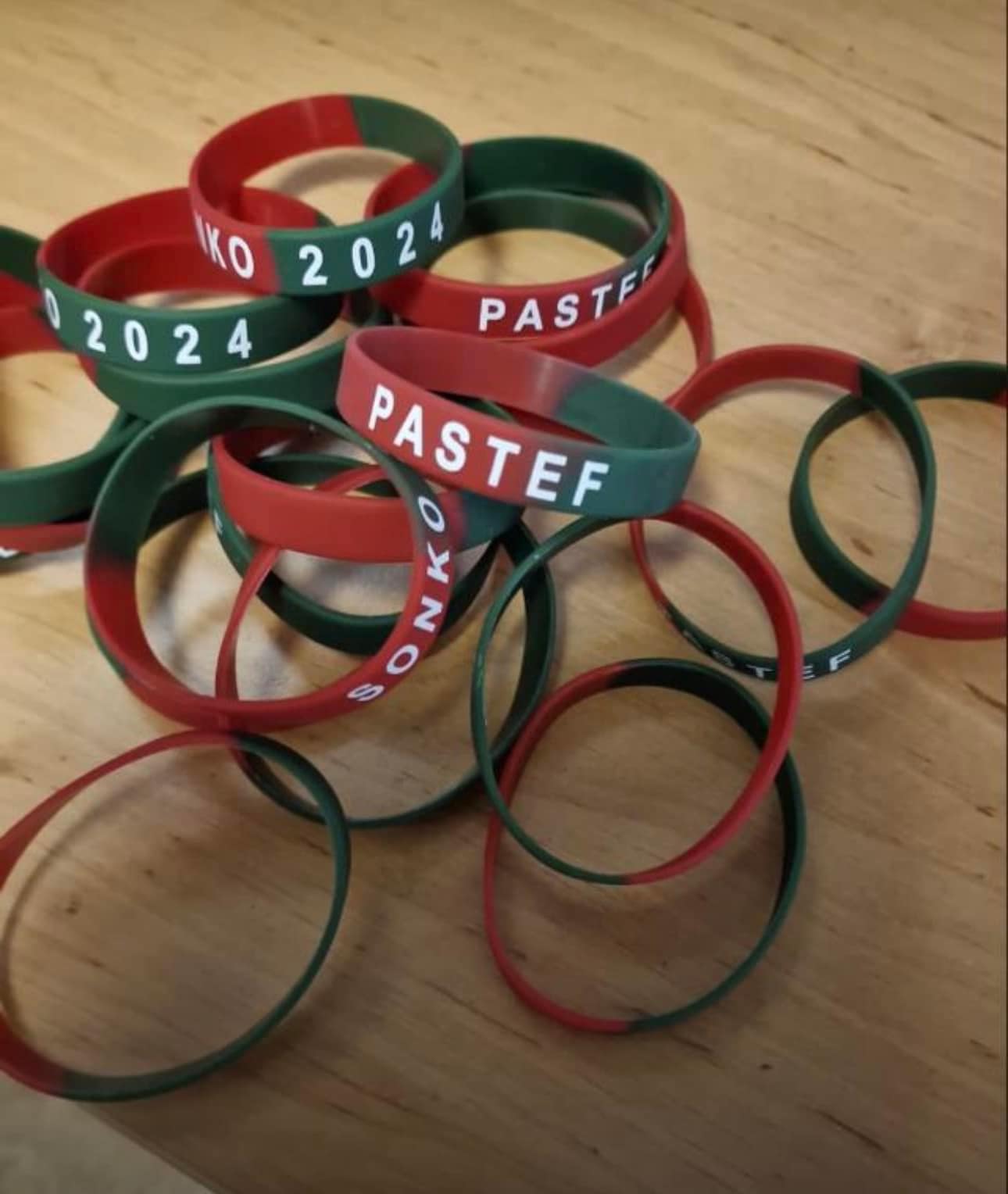 Les «bracelets patriotiques» : La grande ruée entraîne une rupture de stock