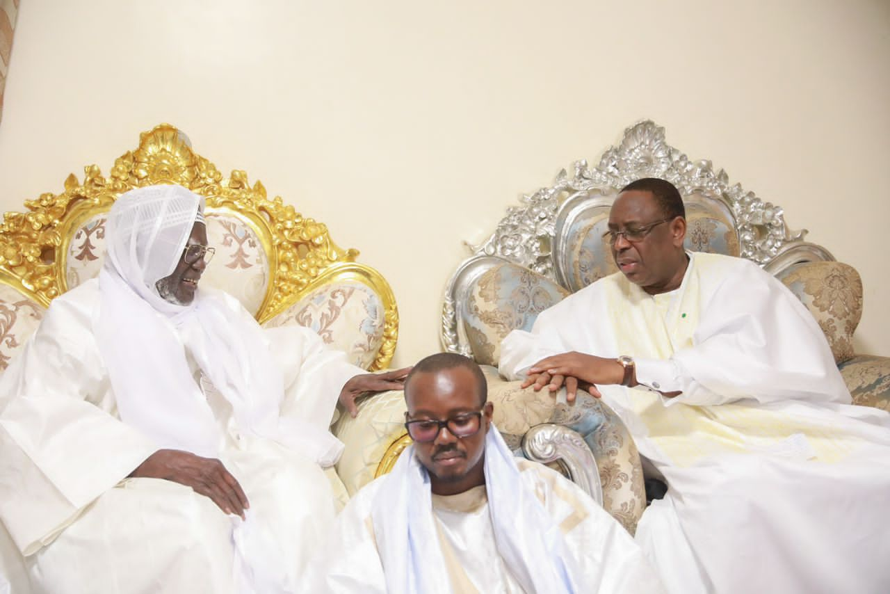 Le Président Macky Sall à Touba, pour présenter ses condoléances au Khalife général des Mourides (Photos et vidéo)