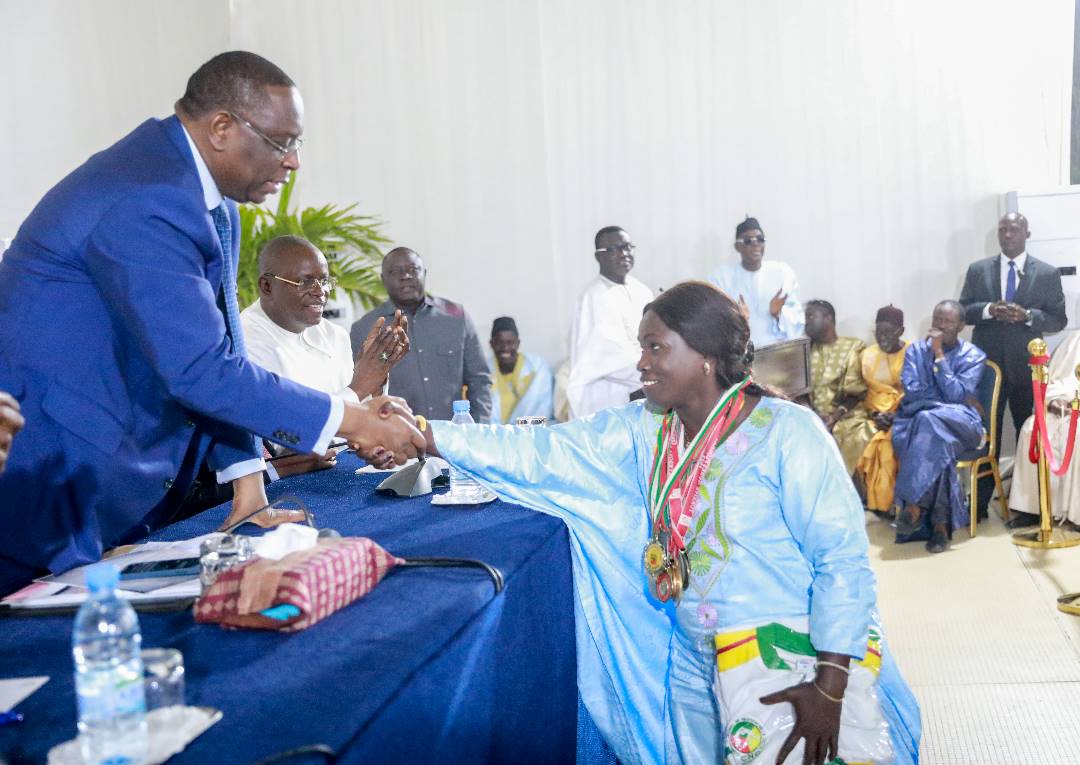 Photos - Macky Sall rencontre les champions de la lutte : Un jackpot pour le sport national Photos - Macky Sall rencontre les champions de la lutte : Un jackpot pour le sport national
