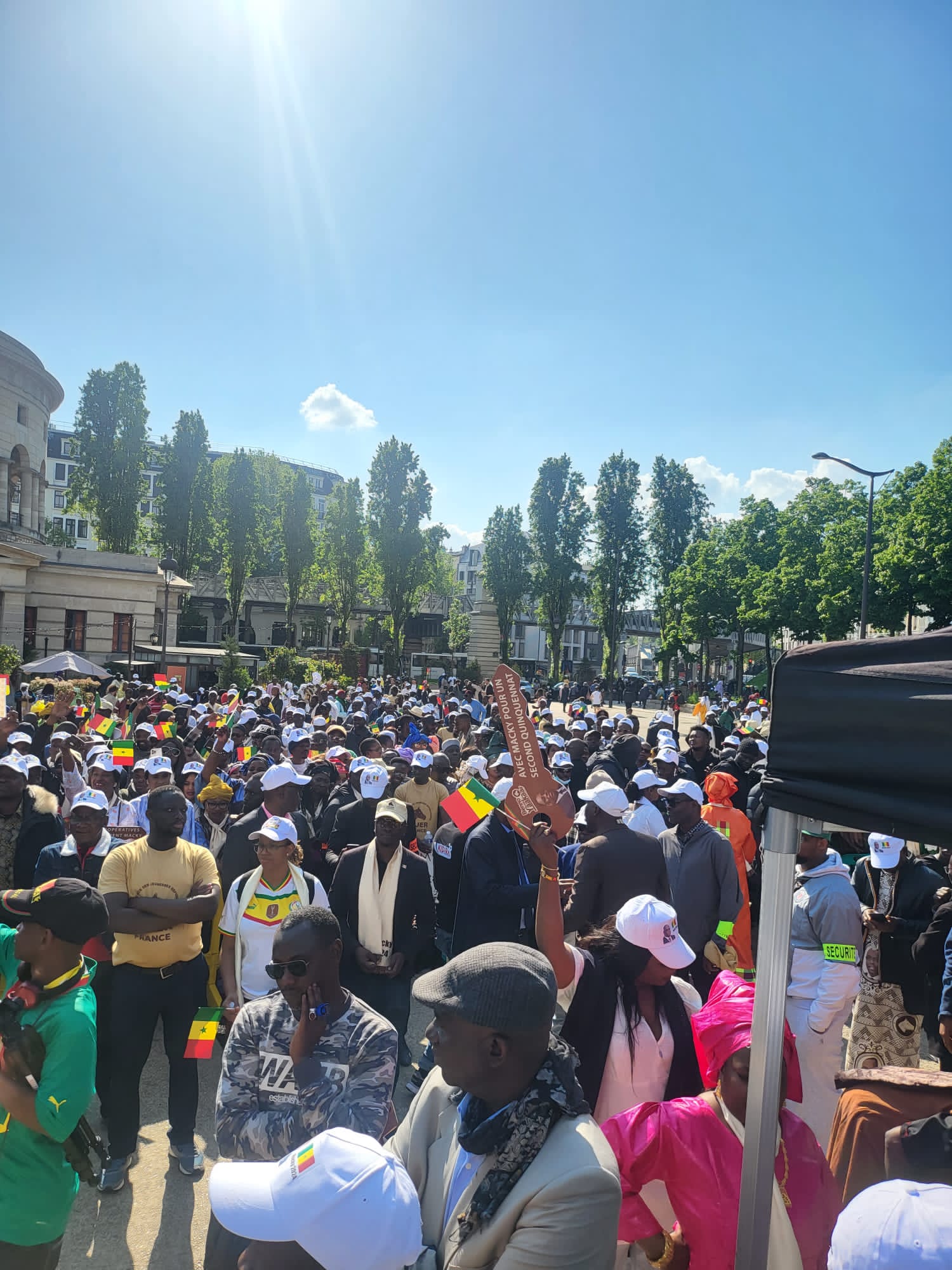 Manifestation Apr en cours à Paris / Investiture du Président Macky Sall en 2024 : Déclaration de Paris en faveur de sa candidature